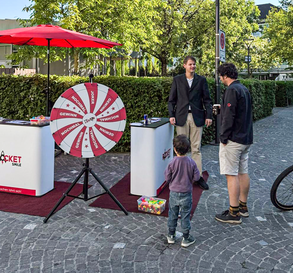 RocketSmile Promotionsteam mit Glücksrad